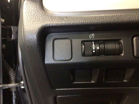 Used 2016 Subaru Crosstrek 2.0i Premium AWD/4WD image 18
