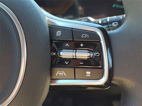 Certified 2025 Kia Sorento LX image 20