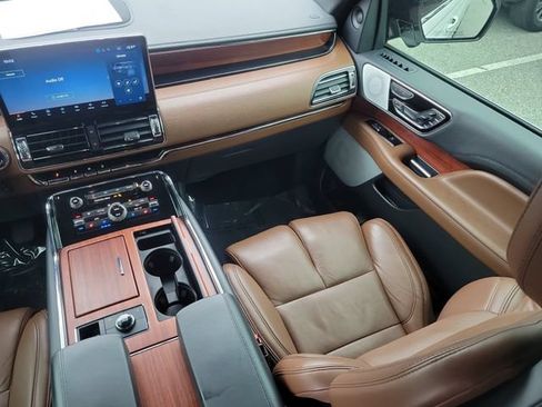 Used 2024 Lincoln Navigator Reserve AWD/4WD image 14