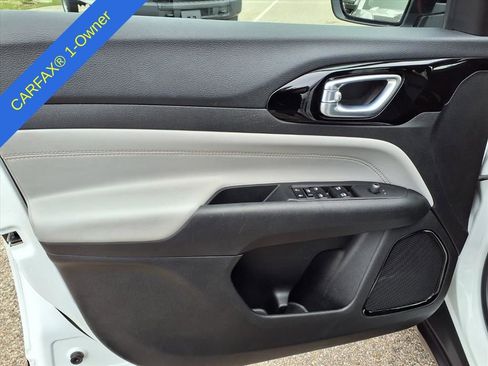 Used 2024 Jeep Compass Limited image 16