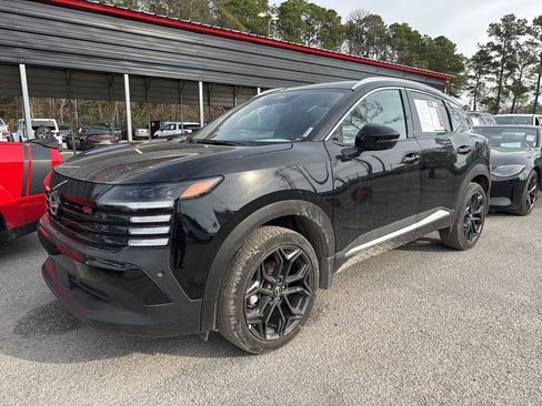 Used 2025 Nissan Kicks SR image 1