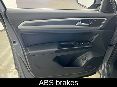 Used 2020 Volkswagen Atlas Cross Sport SE image 13