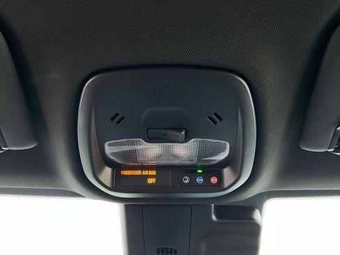 Used 2025 Buick Envista Sport Touring image 16