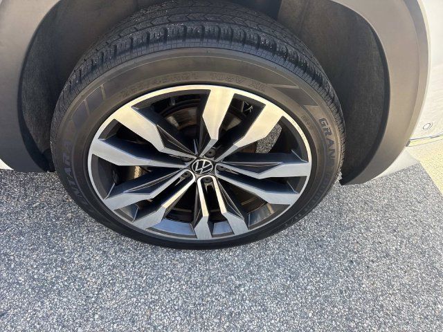 Used 2020 Volkswagen Atlas Cross Sport SEL Premium R-Line AWD/4WD image 17
