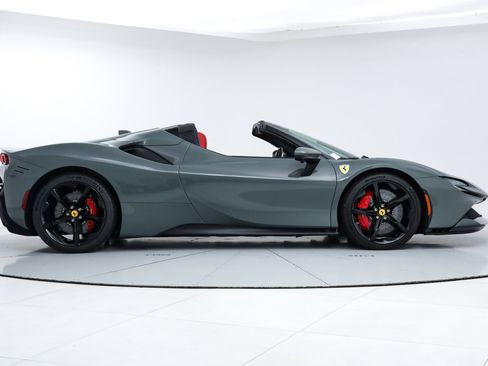 Certified 2025 Ferrari SF90 Spider AWD/4WD image 9