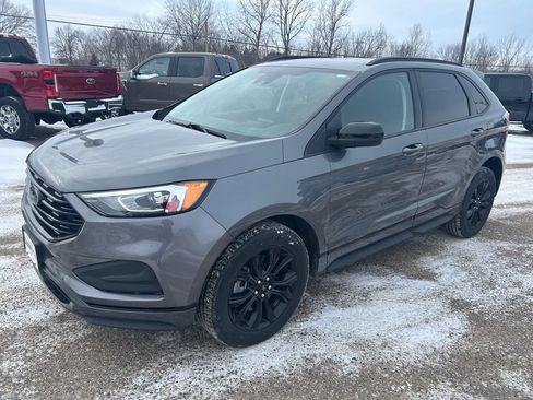 Used 2022 Ford Edge SE w/ Black Appearance Package image 3
