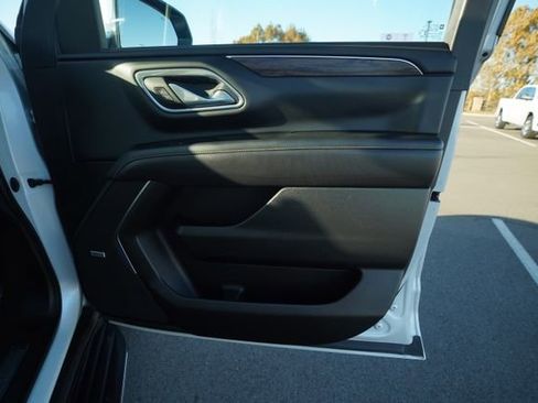 Used 2021 Chevrolet Tahoe Premier w/ Premium Package image 22