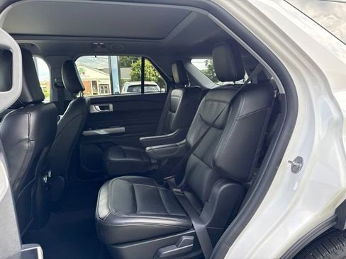 Used 2023 Ford Explorer Limited w/ Limited Technology Package AWD/4WD image 11