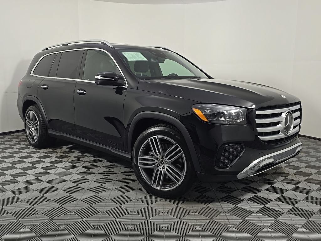 Used 2025 Mercedes-Benz GLS 450 4MATIC image 9