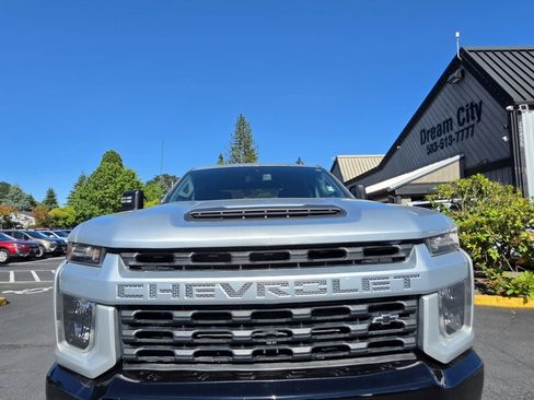 Used 2022 Chevrolet Silverado 2500 Custom w/ Custom Value Package AWD/4WD image 7