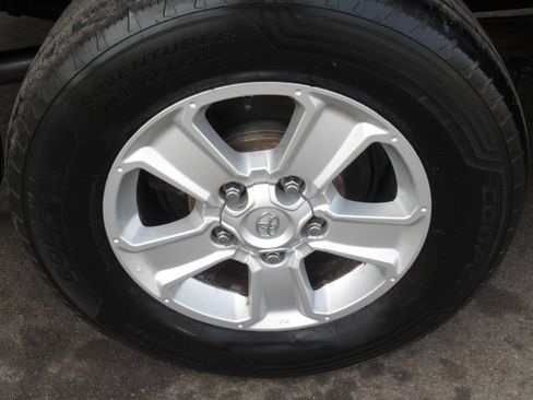 Used 2014 Toyota Tundra SR5 w/ SR5 Upgrade Package image 11