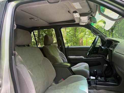 Used 2001 Toyota 4Runner SR5 AWD/4WD image 92