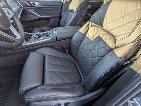 Used 2025 BMW X7 xDrive40i w/ Premium Package image 14