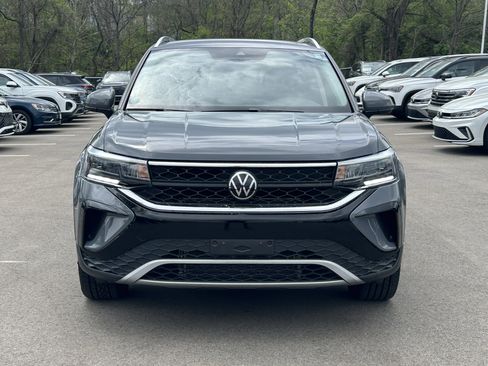 Used 2023 Volkswagen Taos SE w/ Black Wheel Package image 2