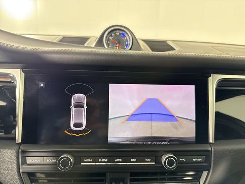 Certified 2020 Porsche Macan AWD/4WD image 29