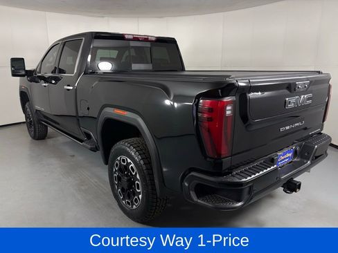 Used 2024 GMC Sierra 3500 Denali Ultimate AWD/4WD image 8