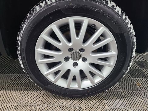 Used 2014 Volkswagen Tiguan S image 17