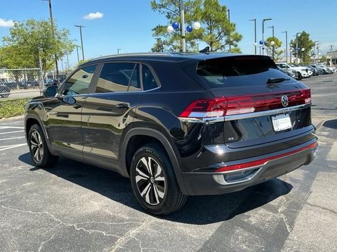 Certified 2024 Volkswagen Atlas Cross Sport SE FWD image 5