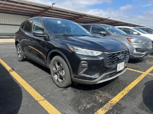 Used 2025 Ford Escape ST-Line image 2