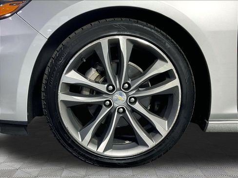 Used 2021 Chevrolet Malibu LT FWD image 34