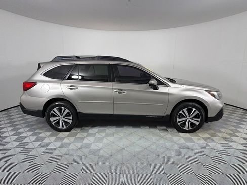Used 2019 Subaru Outback 2.5i Limited AWD/4WD image 4