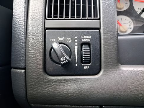 Used 2004 Dodge Ram 2500 Truck SLT w/ Sport Appearance Group AWD/4WD image 27