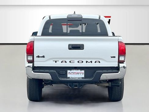 Used 2019 Toyota Tacoma SR5 AWD/4WD image 6