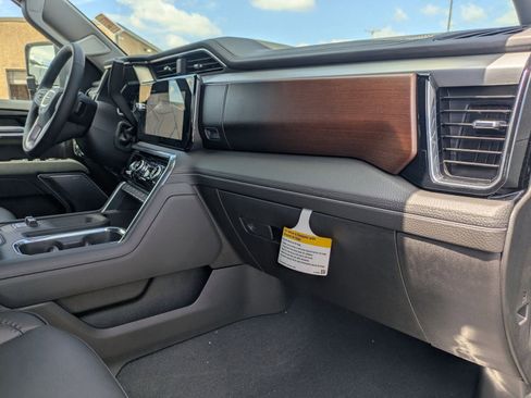 New 2025 GMC Sierra 2500 Denali w/ Denali Reserve Package image 28