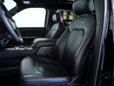 Used 2024 Ford Expedition Platinum image 19