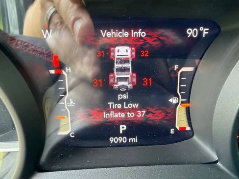 Used 2024 Jeep Wrangler Unlimited Rubicon AWD/4WD image 13