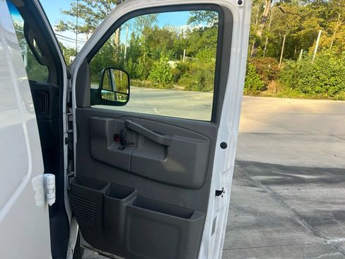 Used 2017 Chevrolet Express 2500 image 12