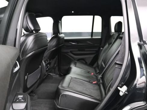 Used 2025 Jeep Grand Cherokee Altitude AWD/4WD image 22