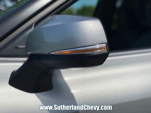 Used 2024 Toyota Highlander XLE AWD/4WD image 12
