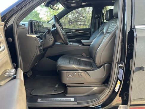 Used 2022 Cadillac Escalade ESV Premium Luxury Platinum image 31