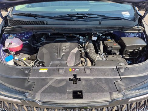 Used 2025 Kia Carnival FWD image 37