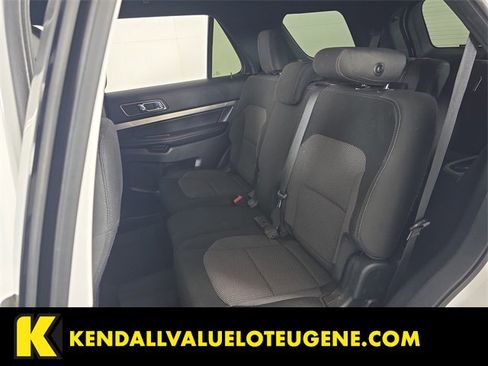 Used 2018 Ford Explorer XLT image 18