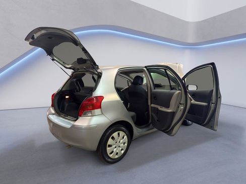 Used 2011 Toyota Yaris 4-Door Hatchback w/ Convenience Pkg FWD image 14
