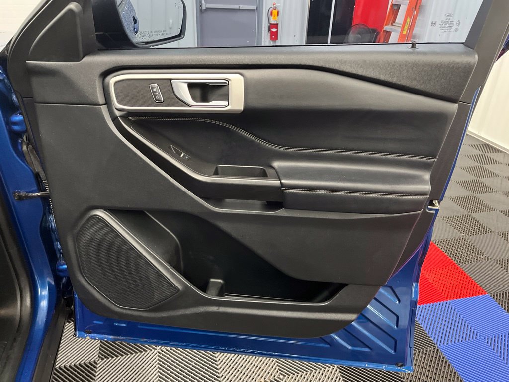 Used 2020 Ford Explorer XLT w/ Equipment Group 202A AWD/4WD image 13