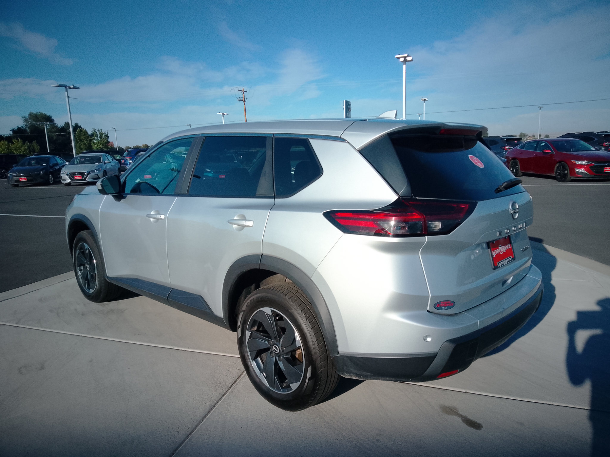 Used 2024 Nissan Rogue SV AWD/4WD image 4