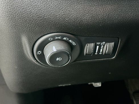 Used 2022 Jeep Compass Latitude w/ Sun and Sound Group FWD image 17