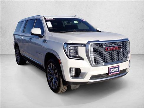 Used 2022 GMC Yukon XL Denali w/ Denali Premium Package image 6