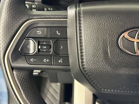 Certified 2025 Toyota 4Runner SR5 AWD/4WD image 16