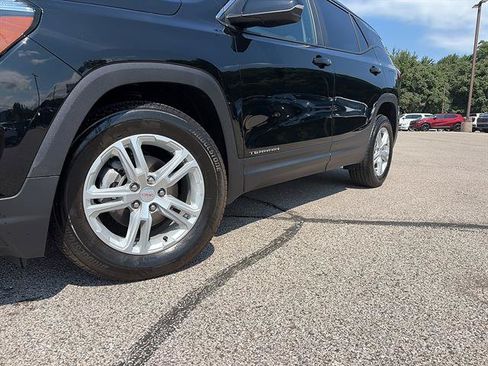 Used 2024 GMC Terrain SLE w/ Driver Convenience Package AWD/4WD image 2