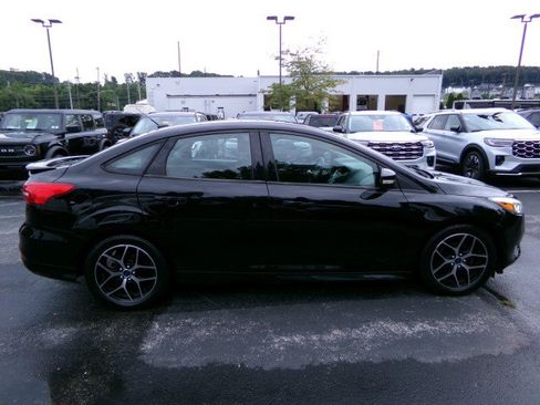 Used 2016 Ford Focus SE w/ SE Sport Package FWD image 10