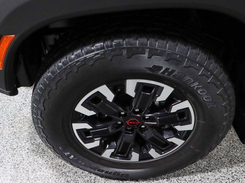 Used 2022 Nissan Frontier PRO-4X w/ Technology Package image 11