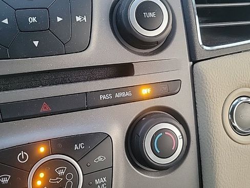 Used 2018 Ford Taurus SE image 8