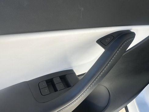 Used 2022 Tesla Model Y Performance image 30