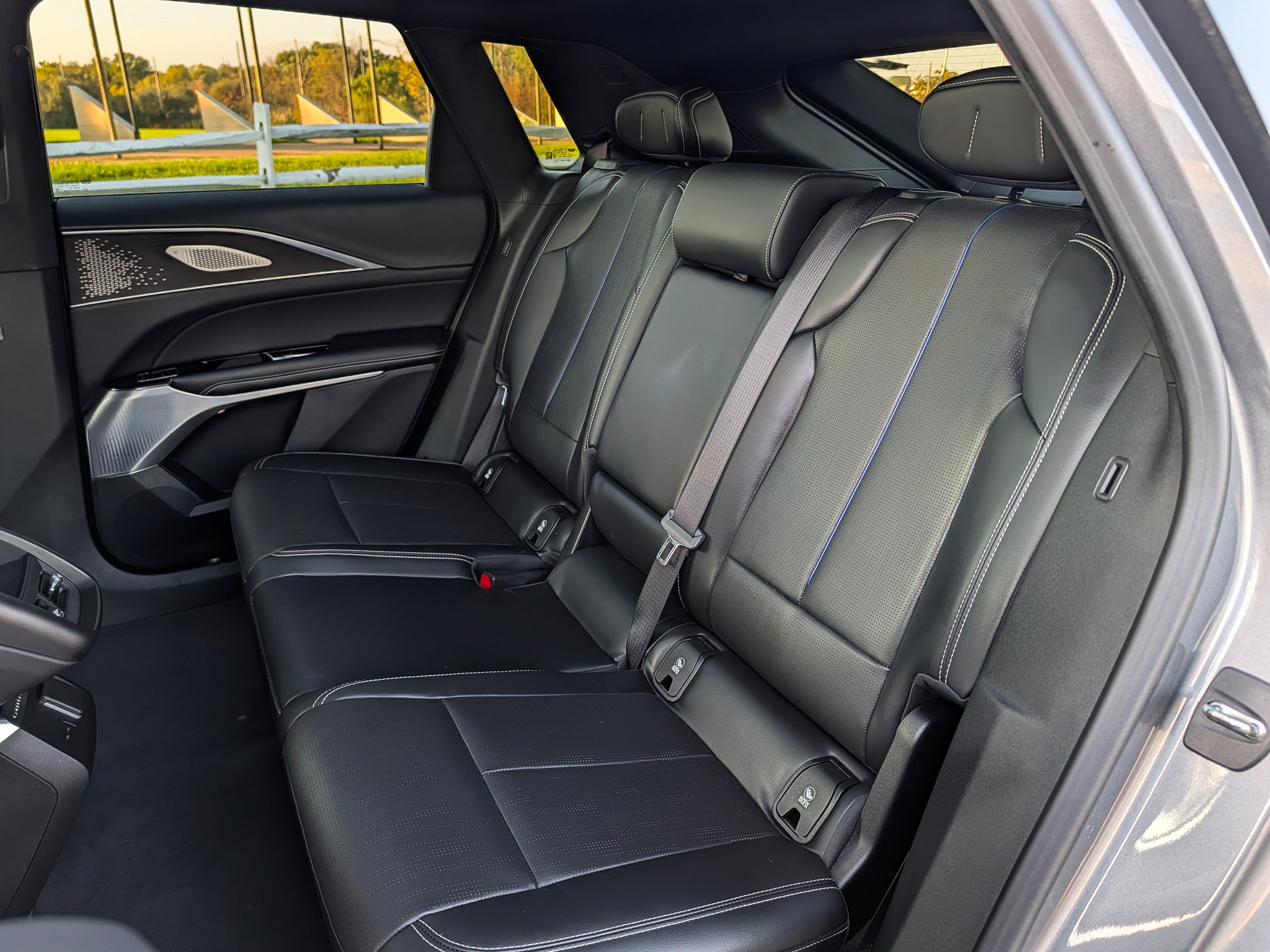 Used 2023 Cadillac Lyriq AWD image 18