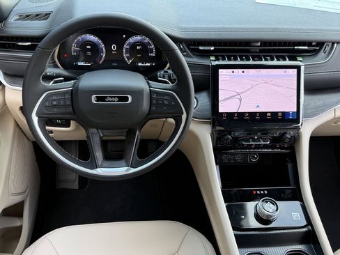New 2025 Jeep Grand Cherokee Limited image 12