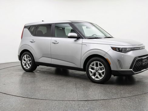 Used 2025 Kia Soul LX w/ LX Technology Package FWD image 1